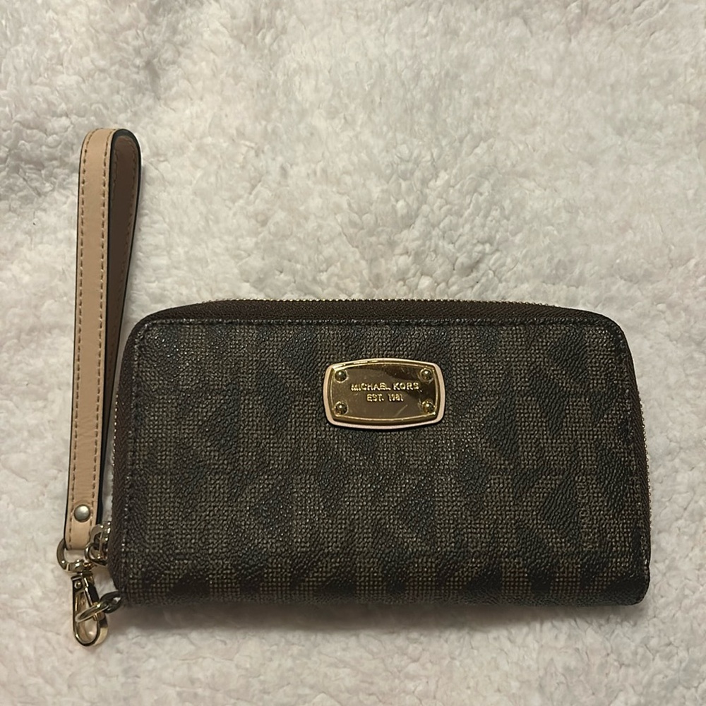 Michael kors wristlet